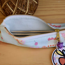 Load image into Gallery viewer, Six-piece Picnic Set: pouch, 4 straws, cleaning brush / Teapots
